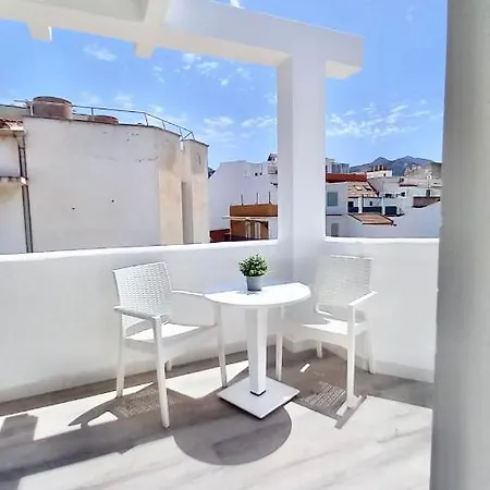 Privada Con Terraza Alhattic 홈스테이 *